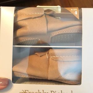 brand new in box. Mini sole mocc